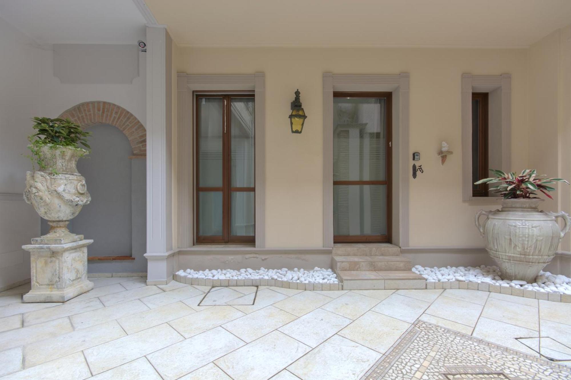 Imola Suites Exterior photo