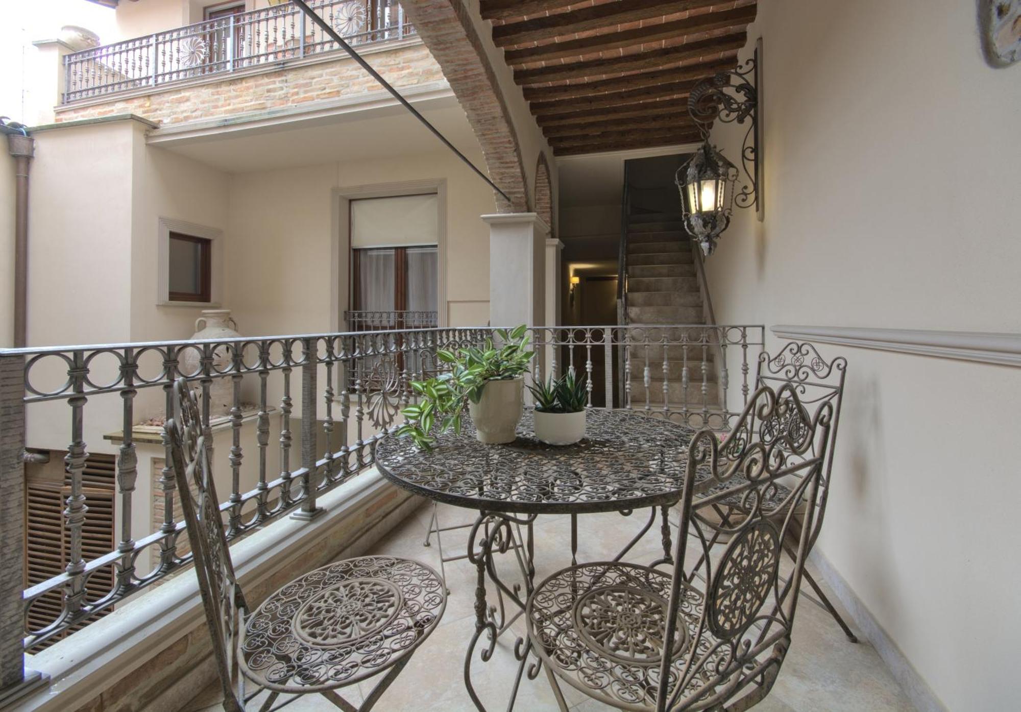 Imola Suites Exterior photo